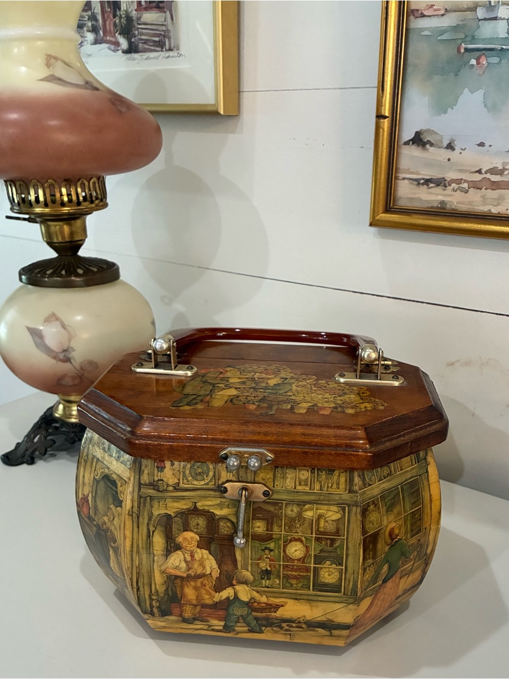 text✨ VTG 1970s Anton Pieck Wooden Decoupage Octagon Box Purse ✨
Rare and highl